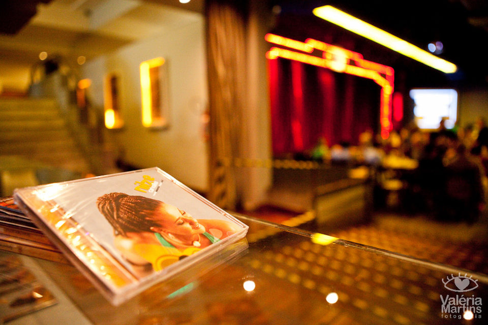 Nilze Carvalho - Lançamento do CD Verde Amarelo Negro Anil - Teatro Rival