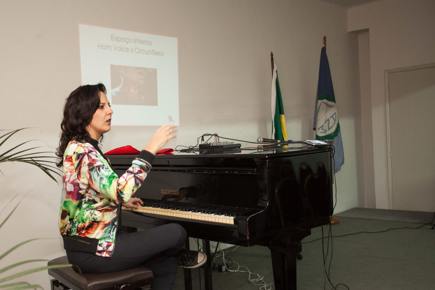 Tatiana Vidal - Workshop de Consciência Vocal - Conservatório Lorenzo Fernandez - Lapa/RJ